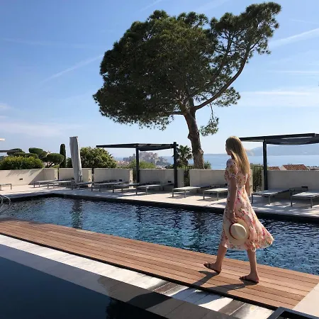 La Ξενοδοχείο Καλβί